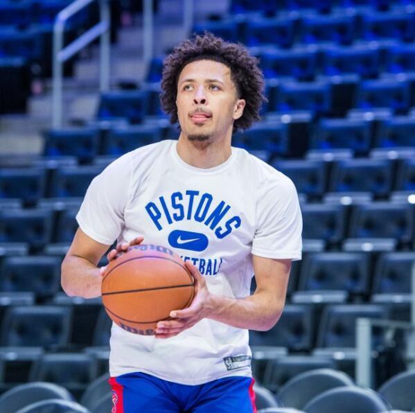 一位年轻选 一位年轻选